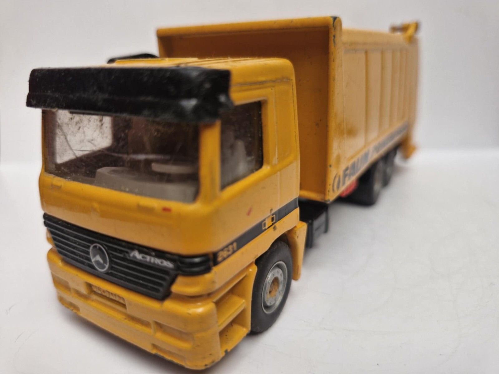 Siku Super Series Mercedes Actros Garbage Truck 1:55 die cast unboxed used cond