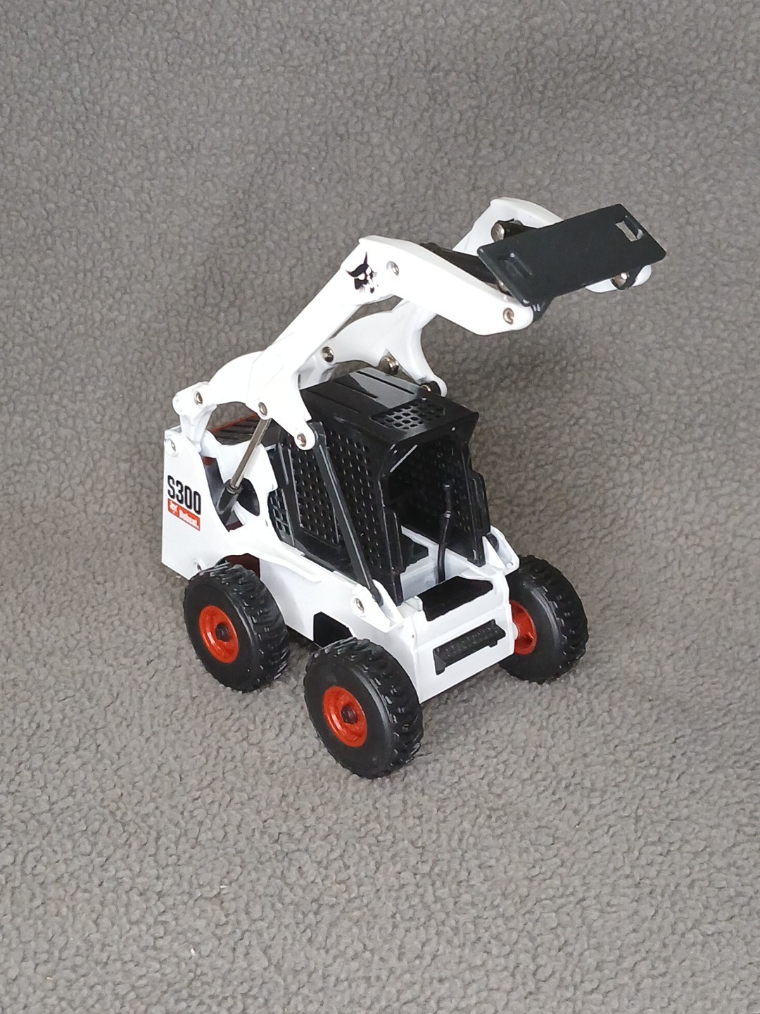 ERTL Britains Diecast Bobcat Skid Steer Loader. S300. 1:32 Scale E.U.C.