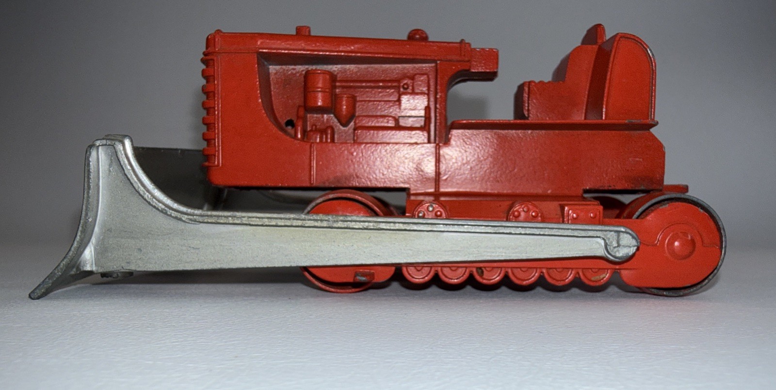 Vintage Hubley No. 769 Crawler Tractor Bulldozer – 1950’s – Great Shape!