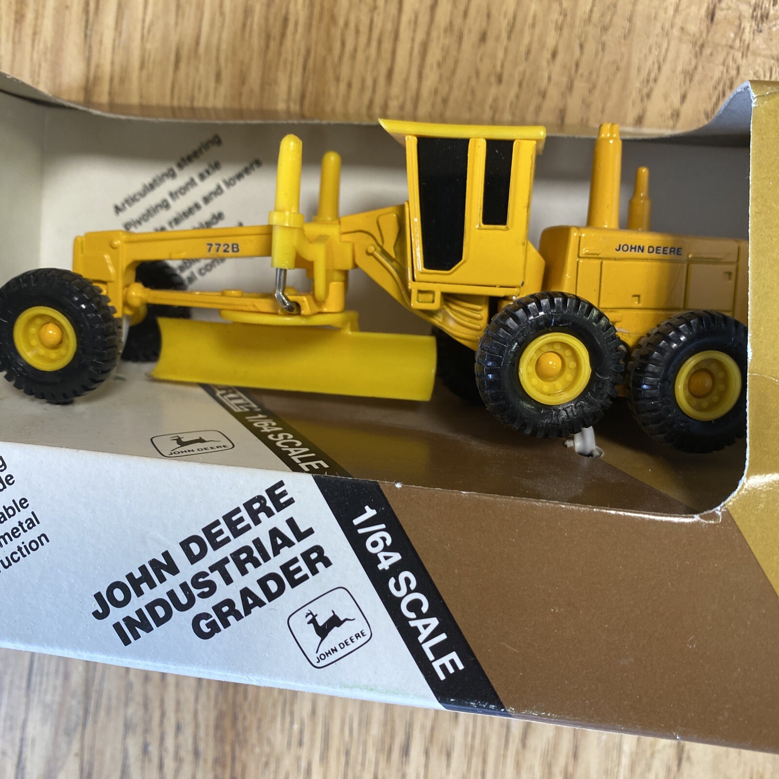 1987 ERTL TOY JOHN DEERE INDUSTRIAL ROAD GRADER DIECAST MODEL BOX 1: 64 SCALE
