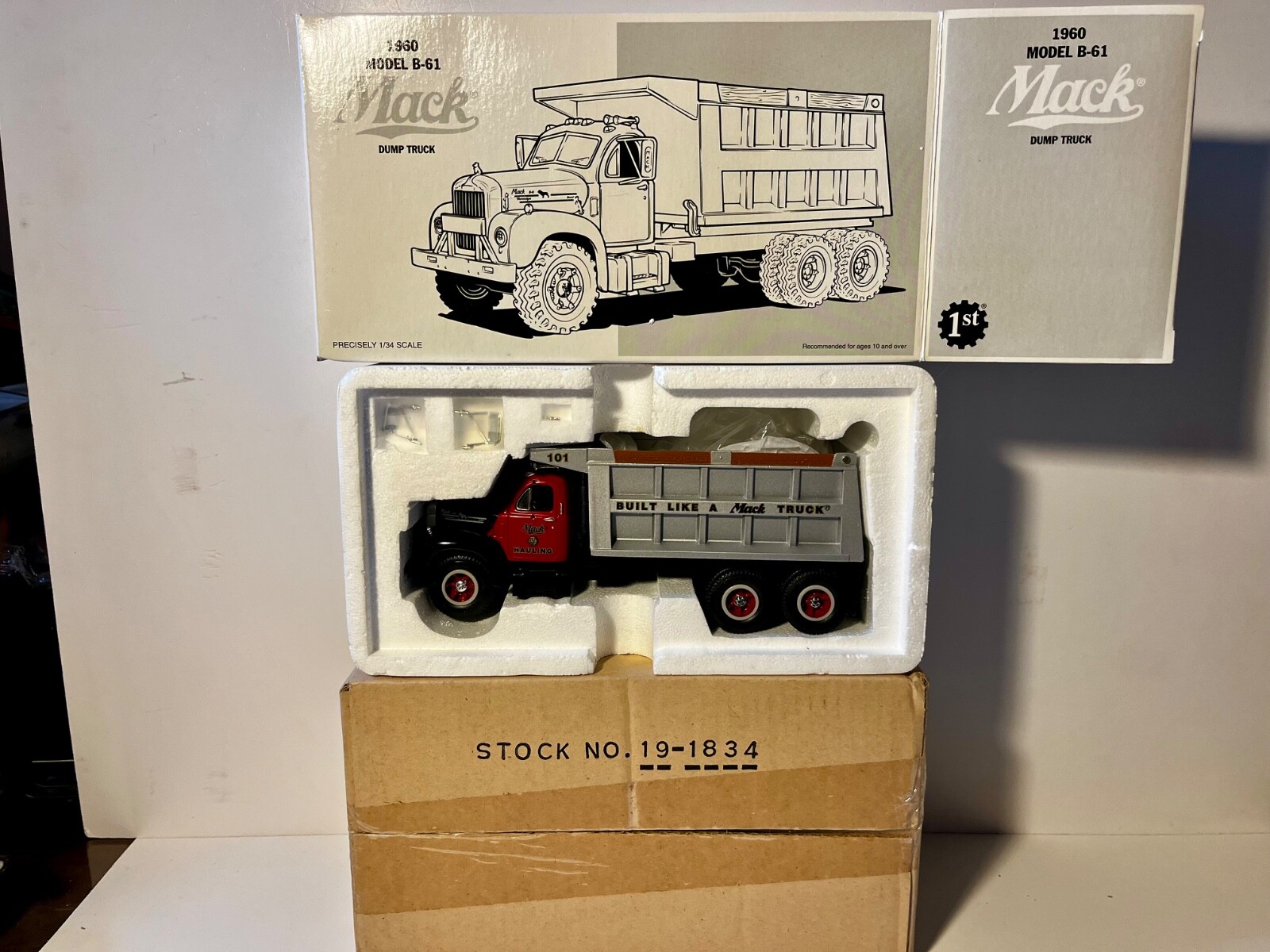 First Gear Mack Hauling Series Dump Truck B-61. #101 1960 19-1454. 1996. No Box