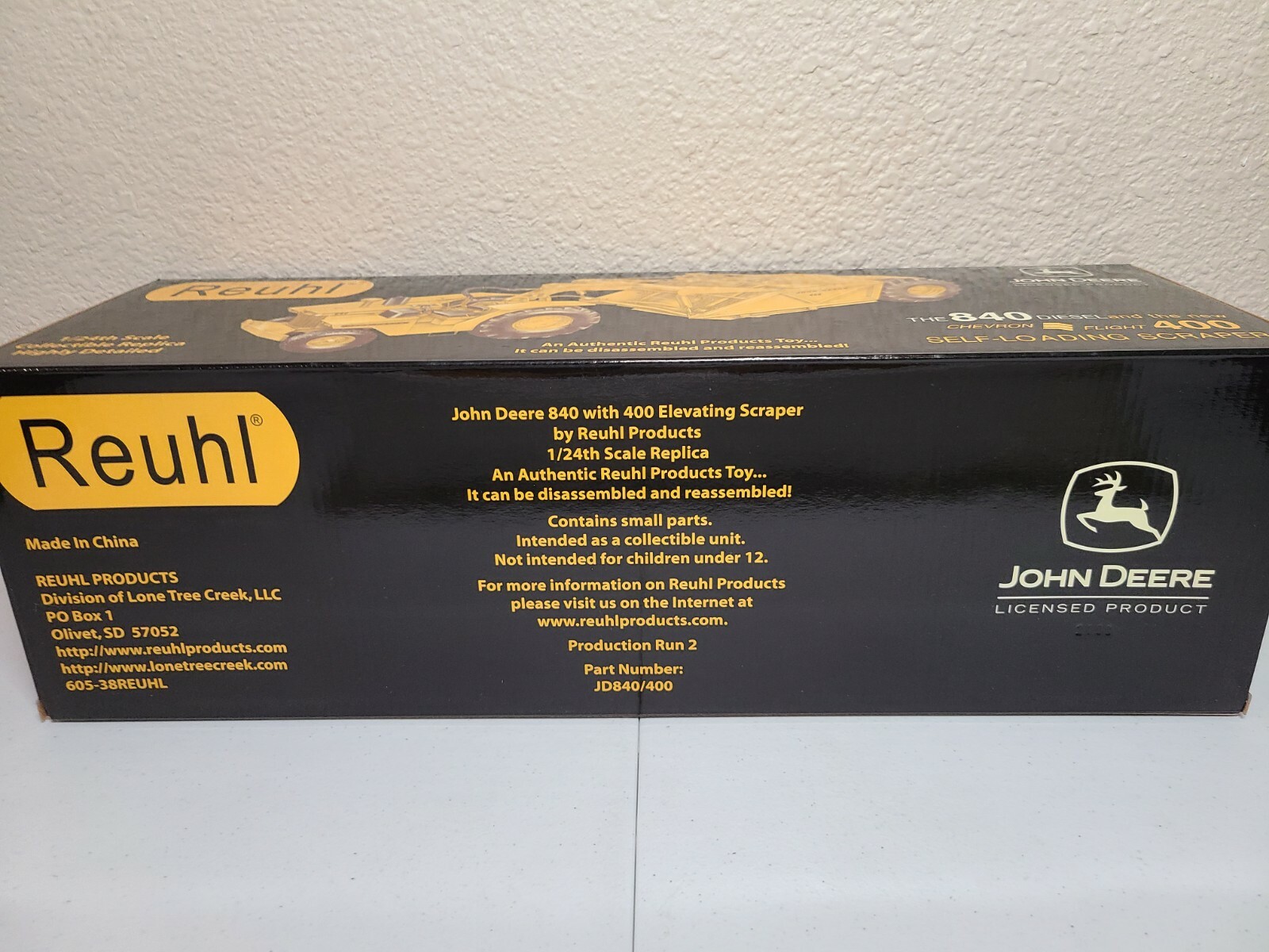 John Deere 840 Diesel with 400 Scraper – Reuhl 1:24 Scale Model #JD840/400 New