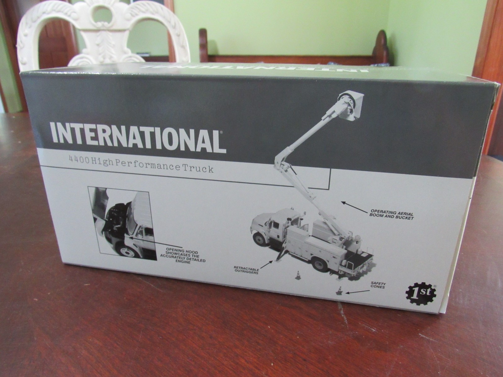 FIRST GEAR 1/34 HANCOCK WOOD IHC 4400 UTILITY TRUCK – NIB – NEVER DISPLAYED