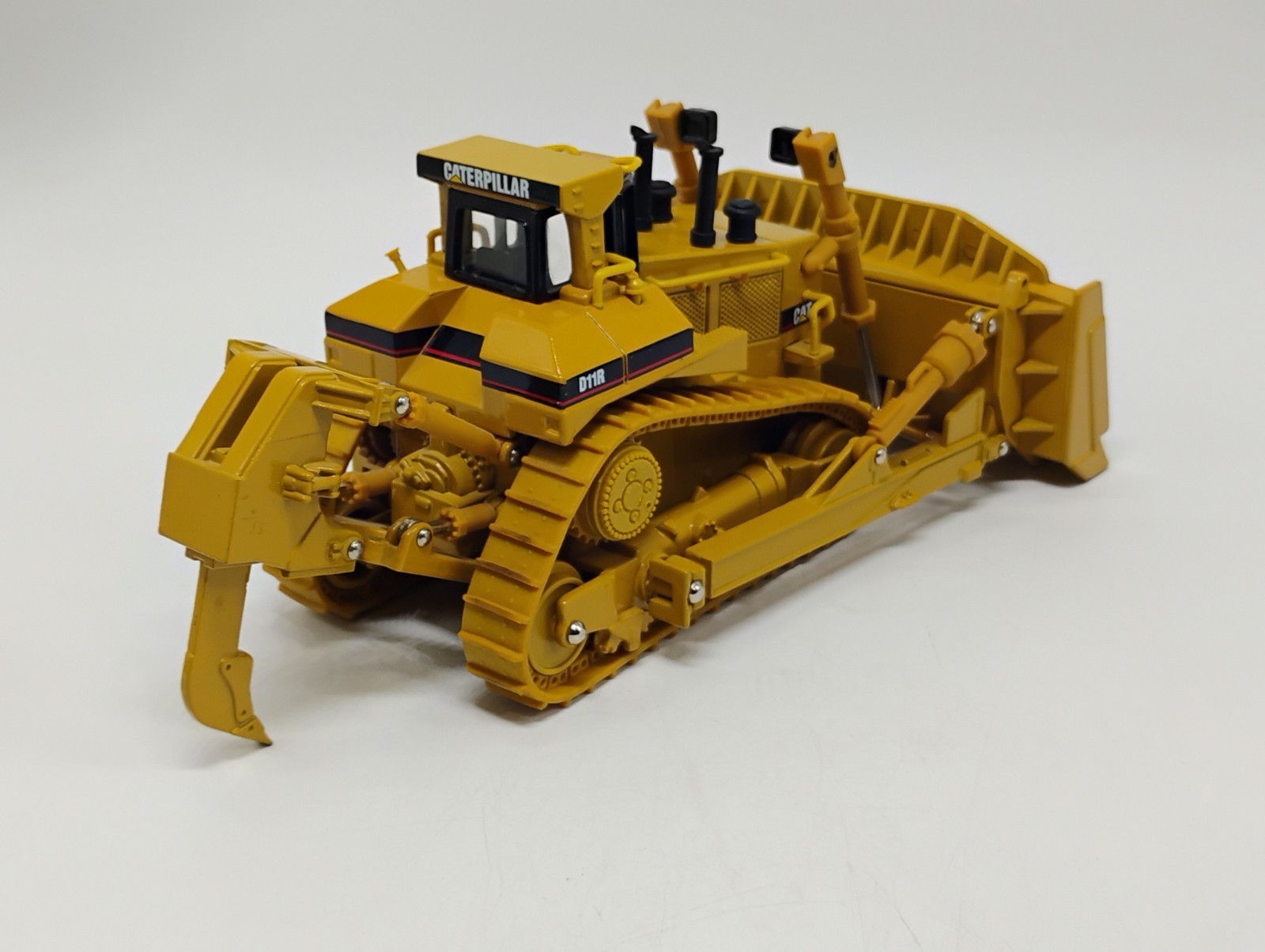 Norscot 1:50 Scale CAT Caterpillar D11R Dozer Bulldozer With Ripper Blade