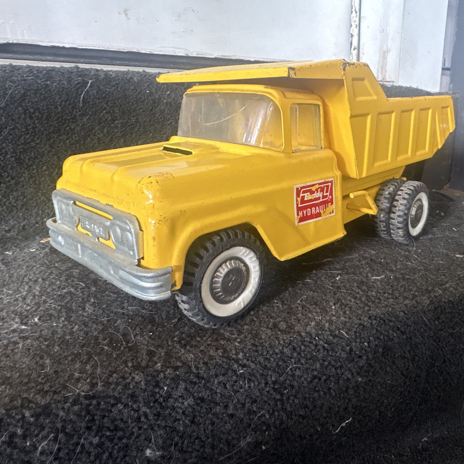 Vintage Buddy L Hydraulic Yellow Diecast Dump Truck w/ Dump Bed Construction Toy