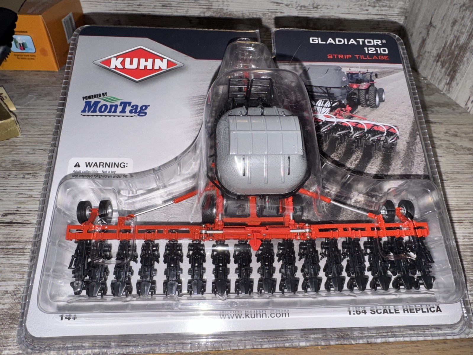 1/64 Kuhn Krause Gladiator 1210 Strip-Till Tillage Equipment New Gray Seed Tank