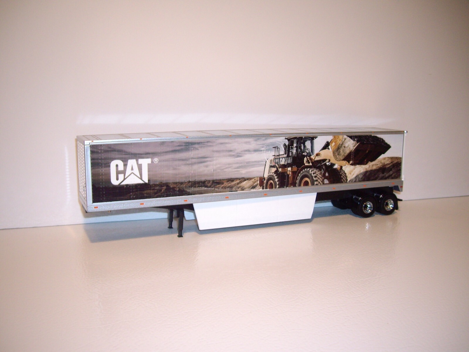 DIECAST MASTER 1/50 CAT CT660 DAYCAB WITH CAT MURALED DRYVAN SAME AS FIRST GEAR