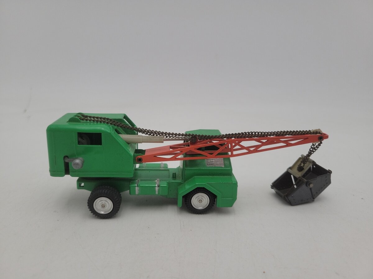 Gama 922 1:50 Scale Green/Orange Clam Bucket Crane Truck W/Moving Arm Die Cast