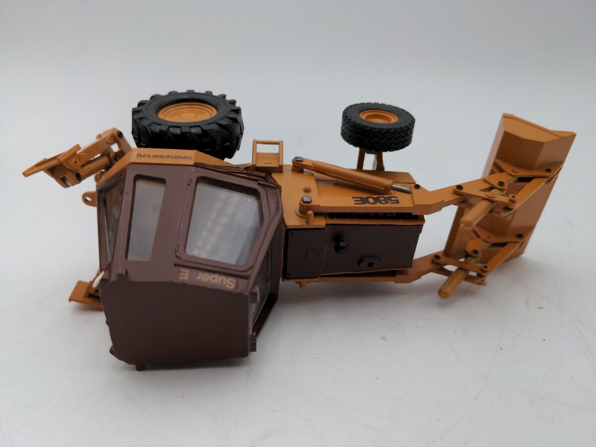 Conrad 2933 1:35 Scale Diecast Case 580E Backhoe Loader/Box