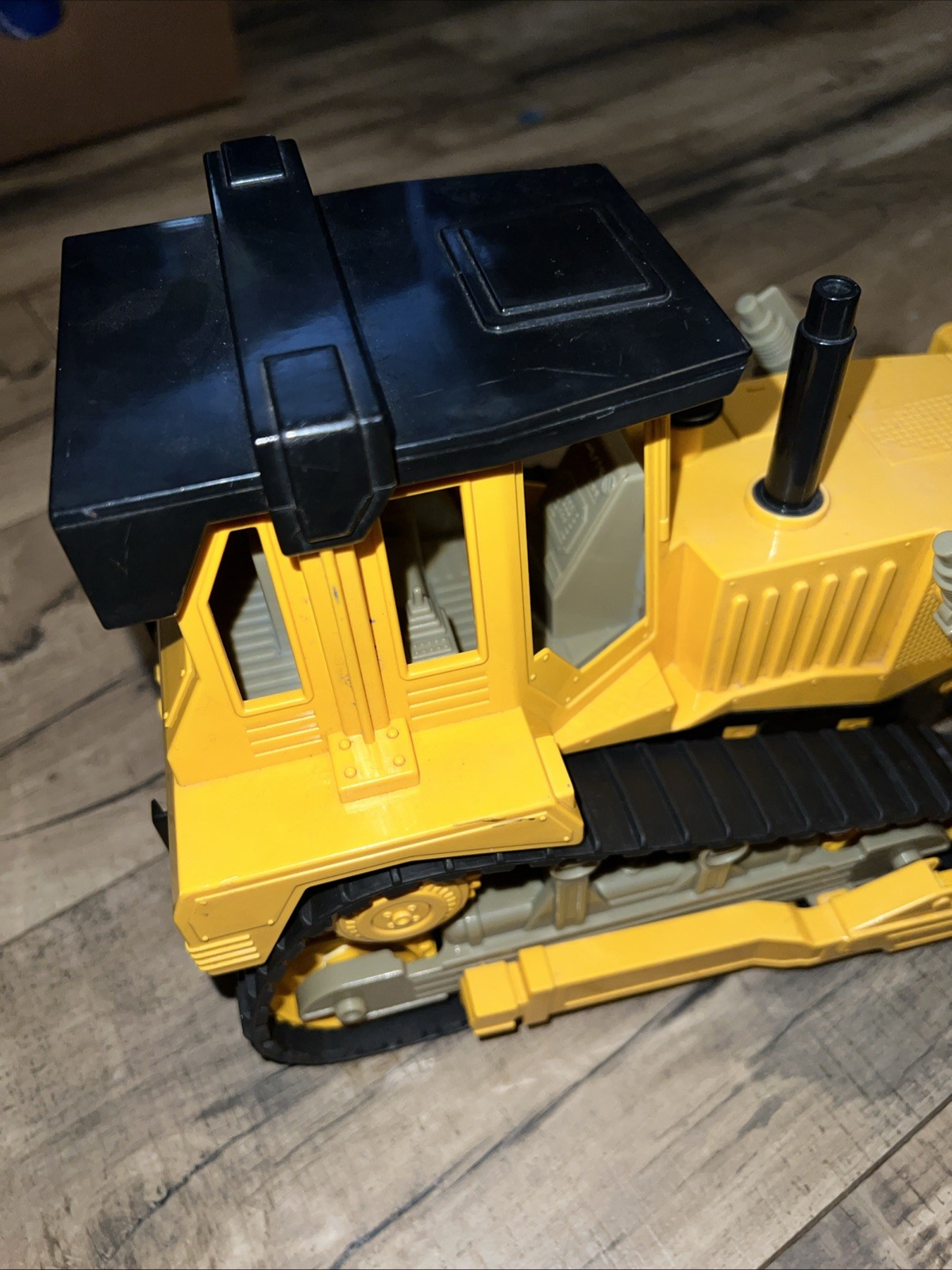 Driven By Battat D9 Dozer 1/16 Action Sounds Bulldozer Construction Toy S01