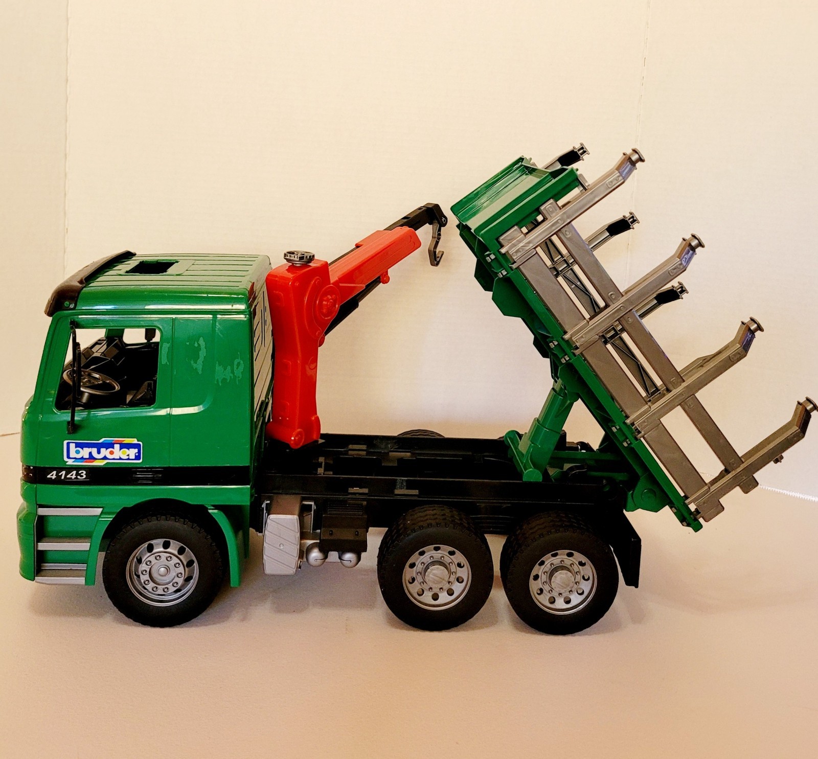BRUDER 4143 LOGGING TRUCK ACTOS MERCEDES BENZ LOGO-MADE IN GERMANY