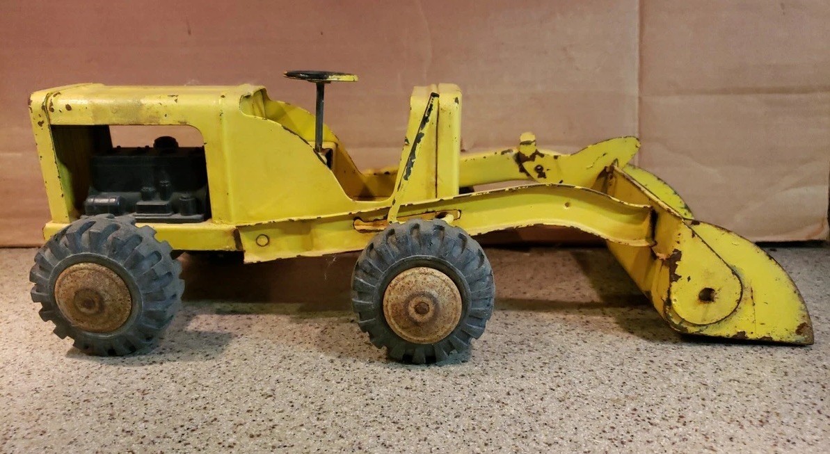 Vintage Pressed Steel Marx Lumar High Lift Loader Tractor