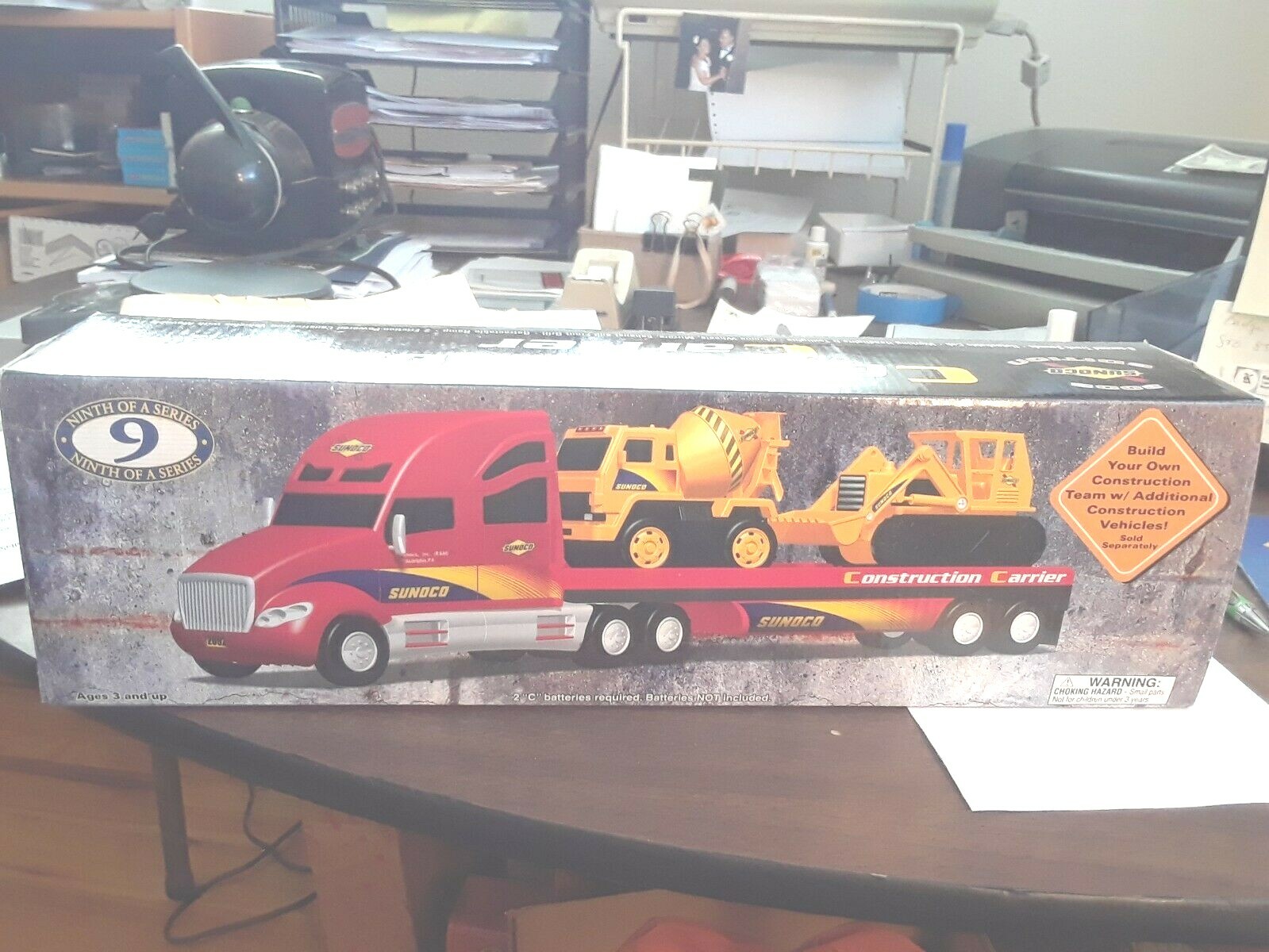 Tractor & Flatbed w/Lights, Sound & 2 Removable vehicles-1992- 1/38th scale Read