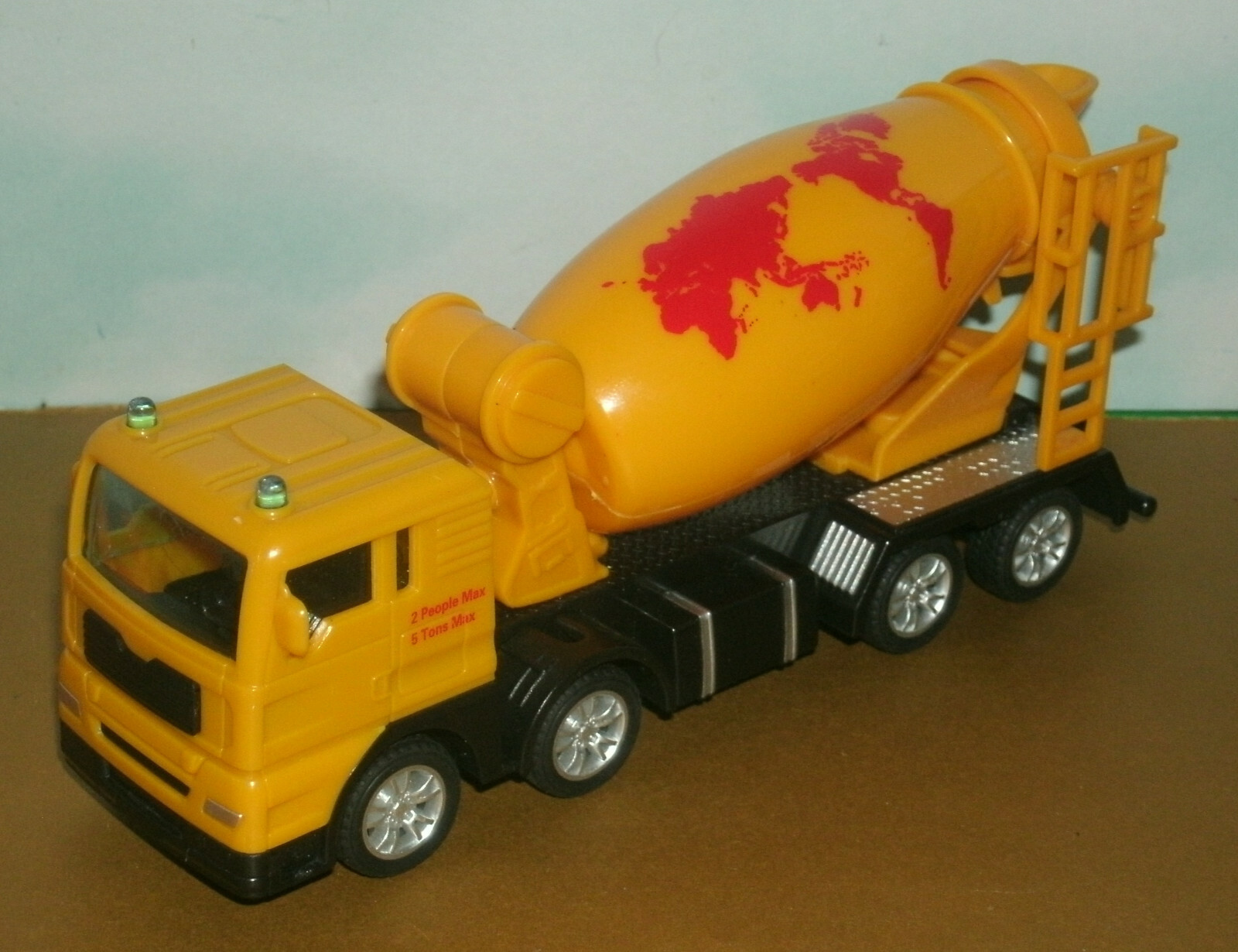 1/60 Scale MAN COE Cement Mixer Plastic Toy Model Truck (6.25″) Delectation