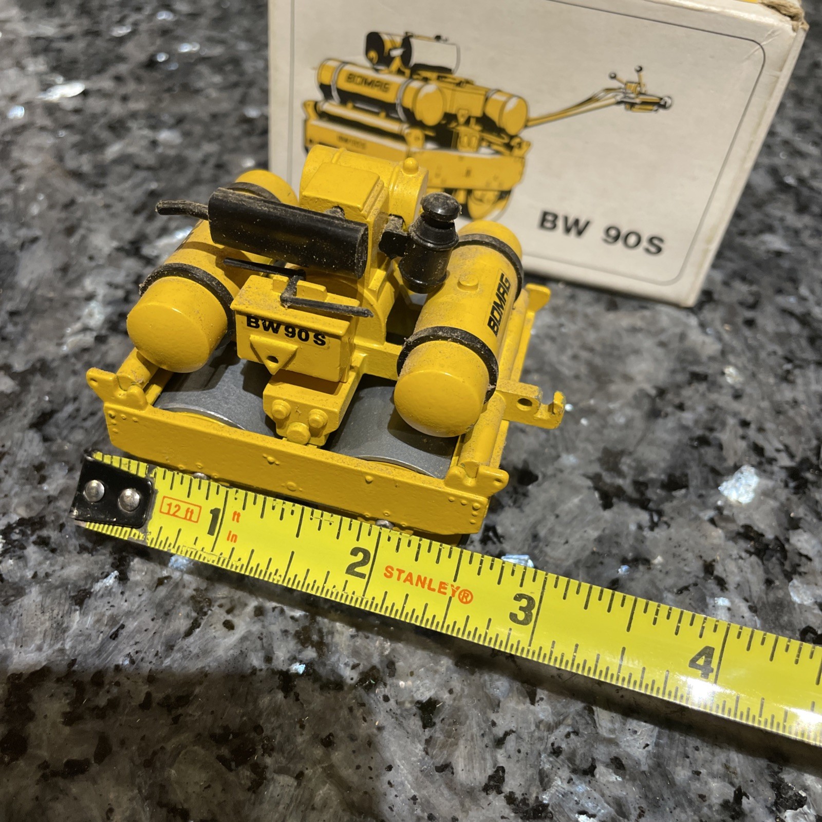 NZG Bomag BW 90 S Double Drum Roller 1:20 Scale Die Cast Read