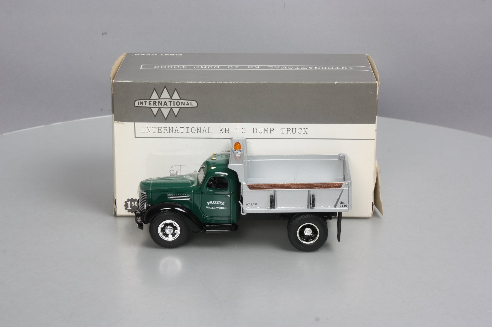 First Gear 19-0026 1:34 International KB-10 Dump Truck