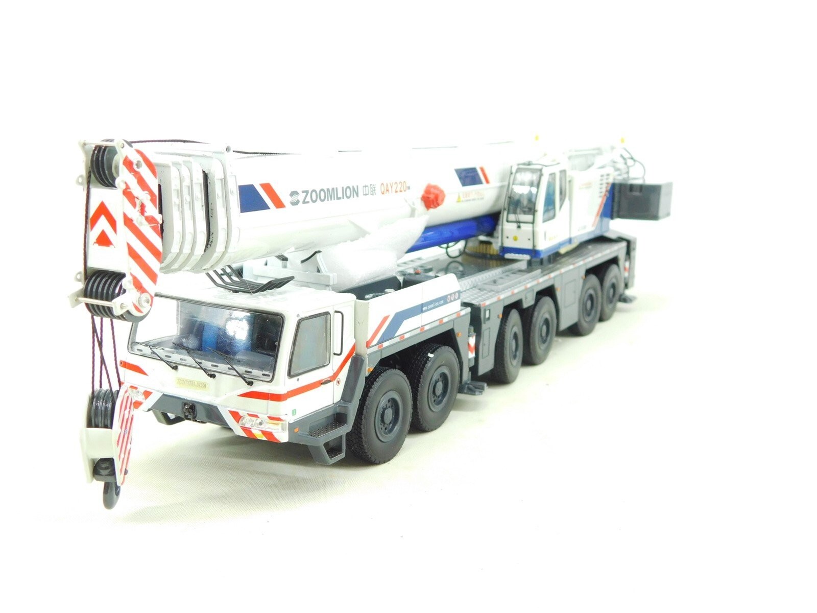 Zoomlion QAY220 Mobile Crane – China 1:50 Scale Diecast Model New