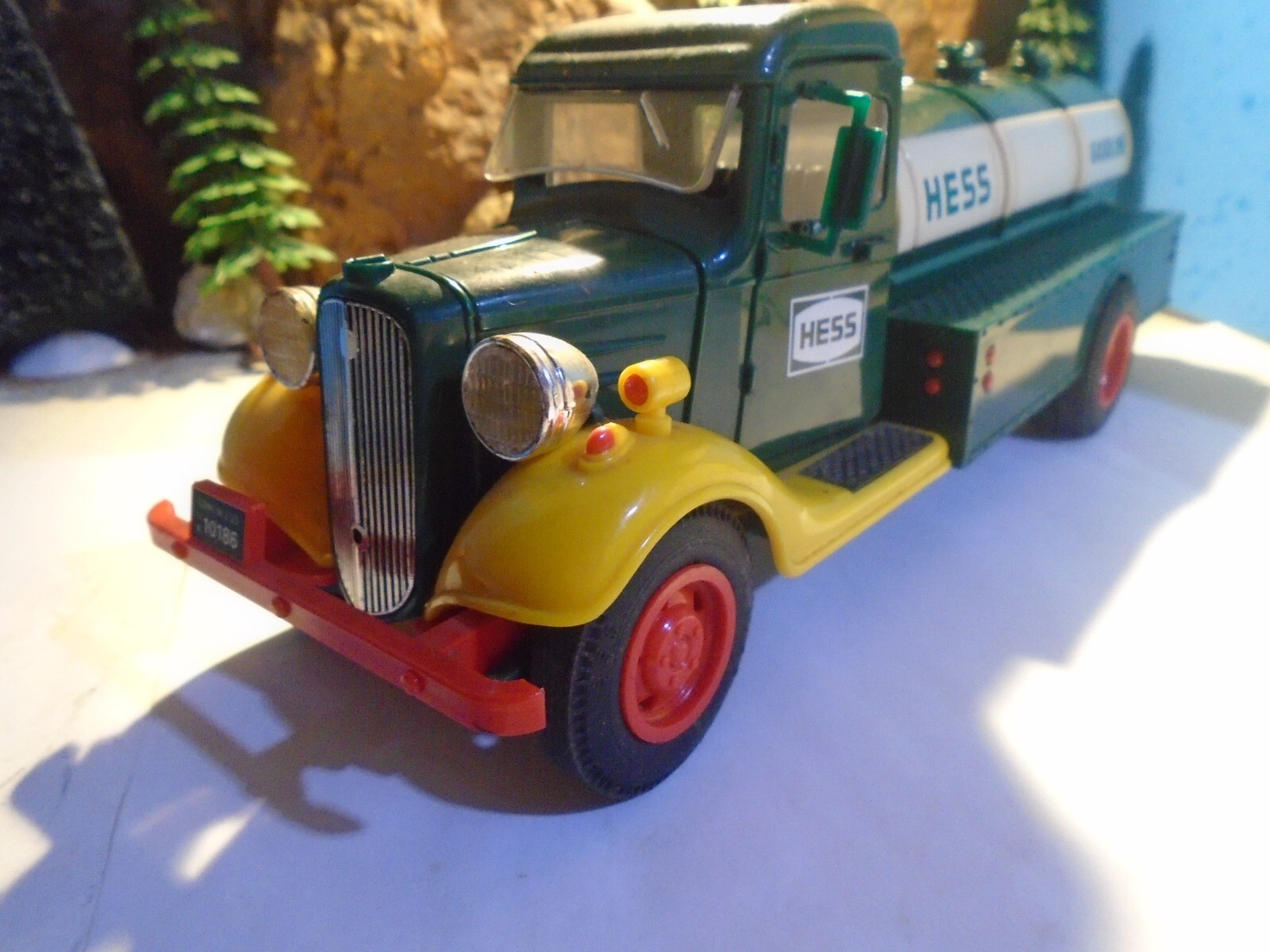HESS APPROX 1/18 SCALE 1982 FIRST GASOLINE DELIVERY TRUCK, LIGHTS, 5-223-5