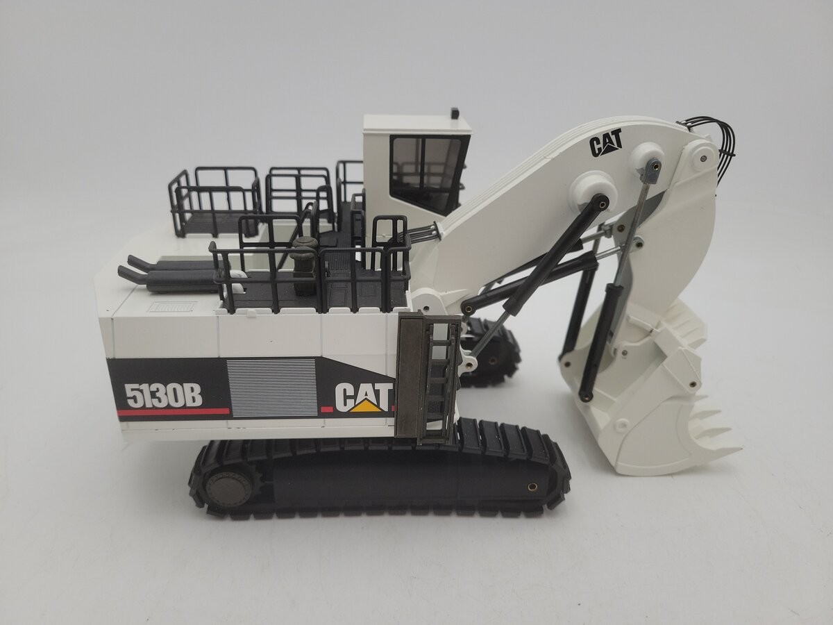 NZG 391 1:50 Diecast White Cat 5130 Hydraulic Shovel W/Movable Arm & Bucket EX