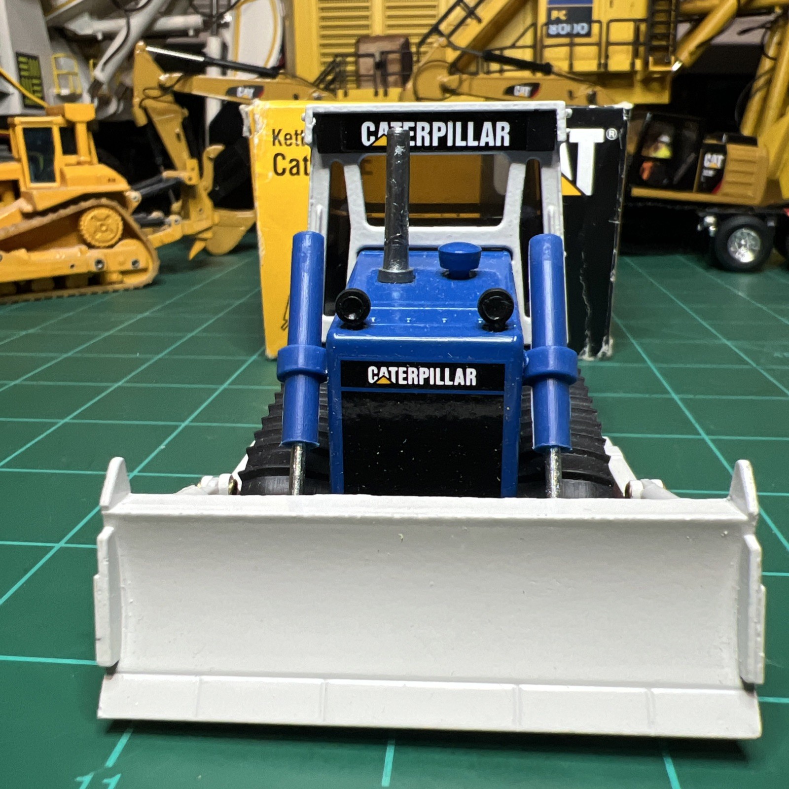 Caterpillar Cat D4E Dozer – NZG 1:50 Scale Quakernack Diecast Model #205