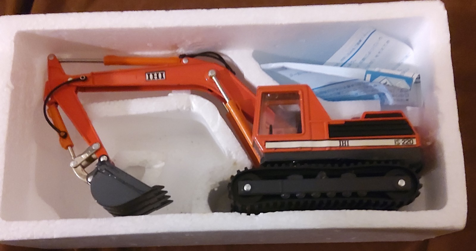 IHI IS-220 Excavator – Diapet 1:40 Scale Diecast Model #K-17