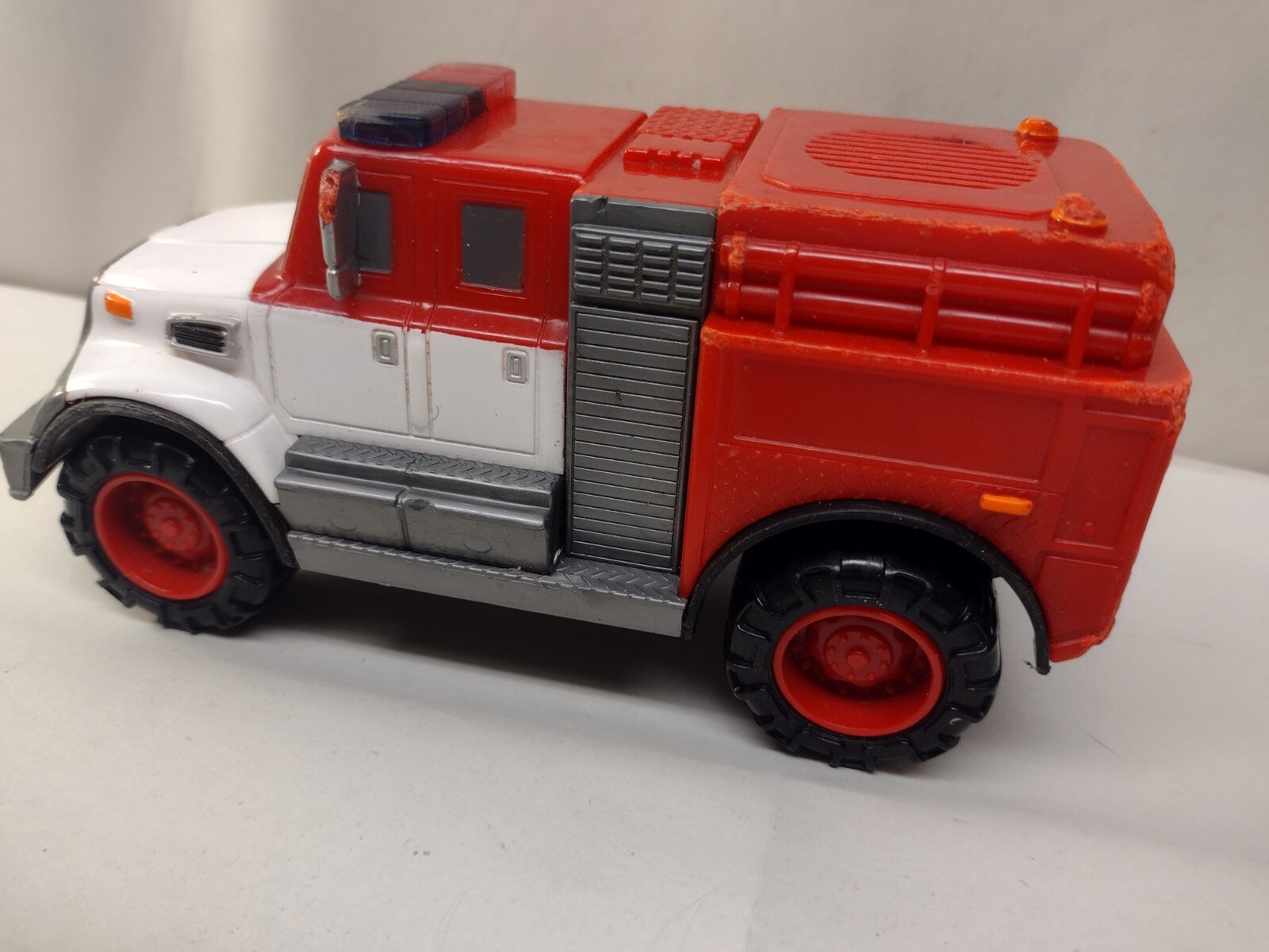 fire Truck Battery Oper Light up Flashing Lights Pretend Play Toy