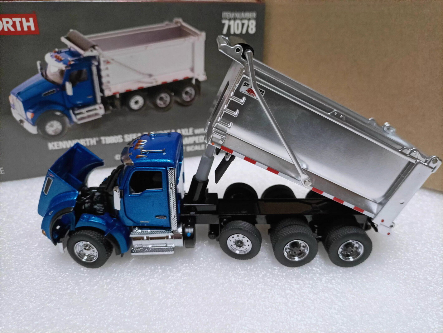DM 1/50 Kenworth T880S Sffa Tandem AXLE DUMP TRUCK Diecast Model Toy 71078