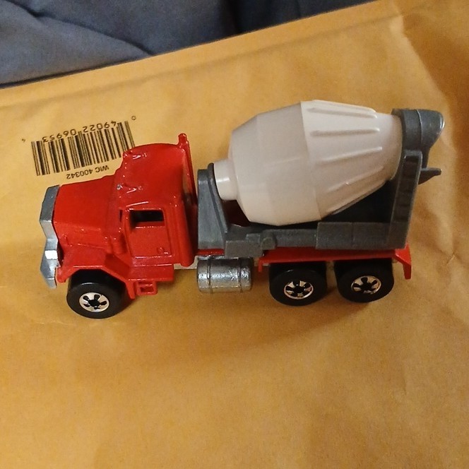Hot Wheels Diecast Red Cement Mixer Truck Construction Vehicle