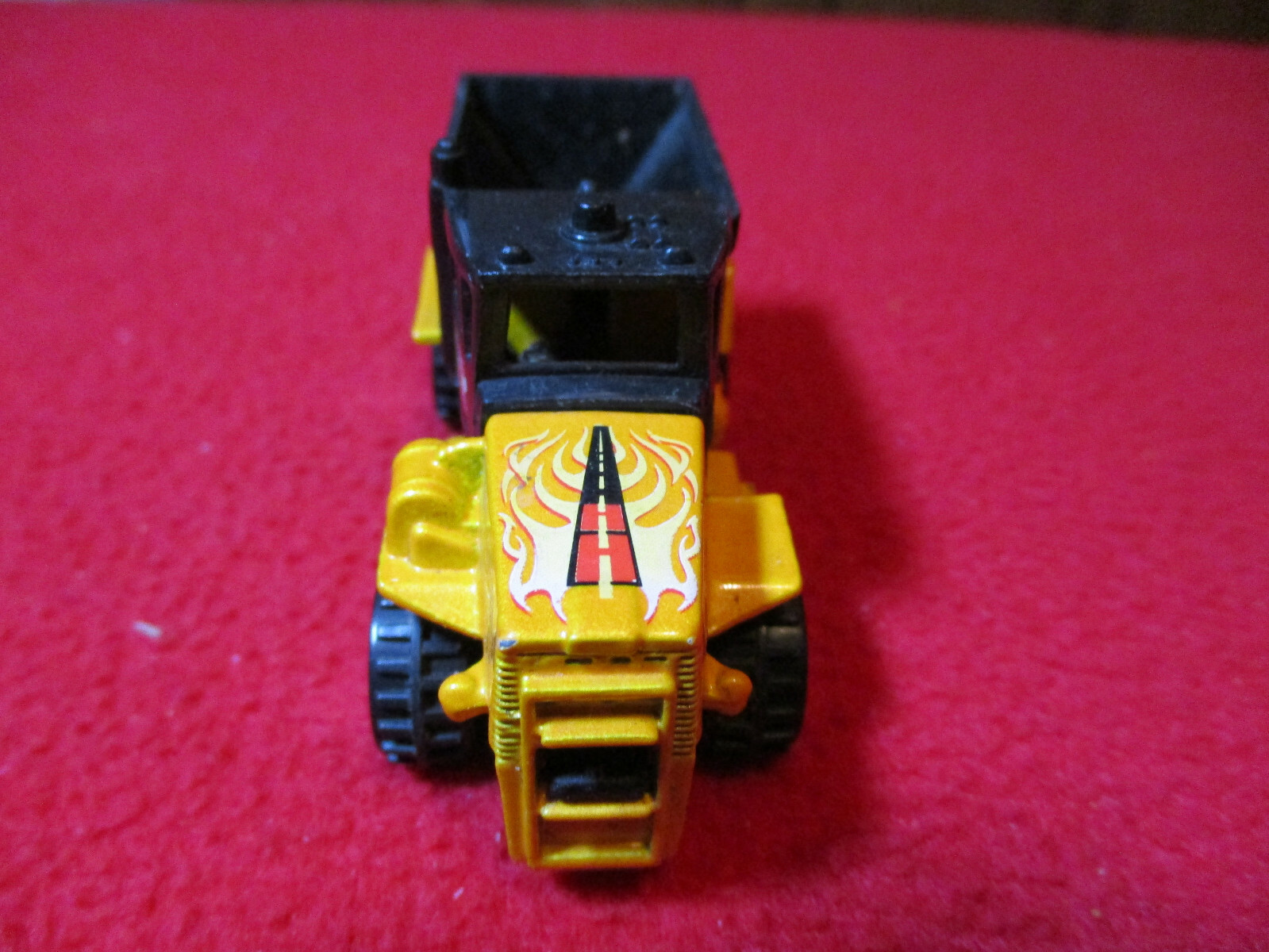 2000 Hot Wheels Oskosh SnowPlow Yellow/Black 1/64 Scale Die Cast