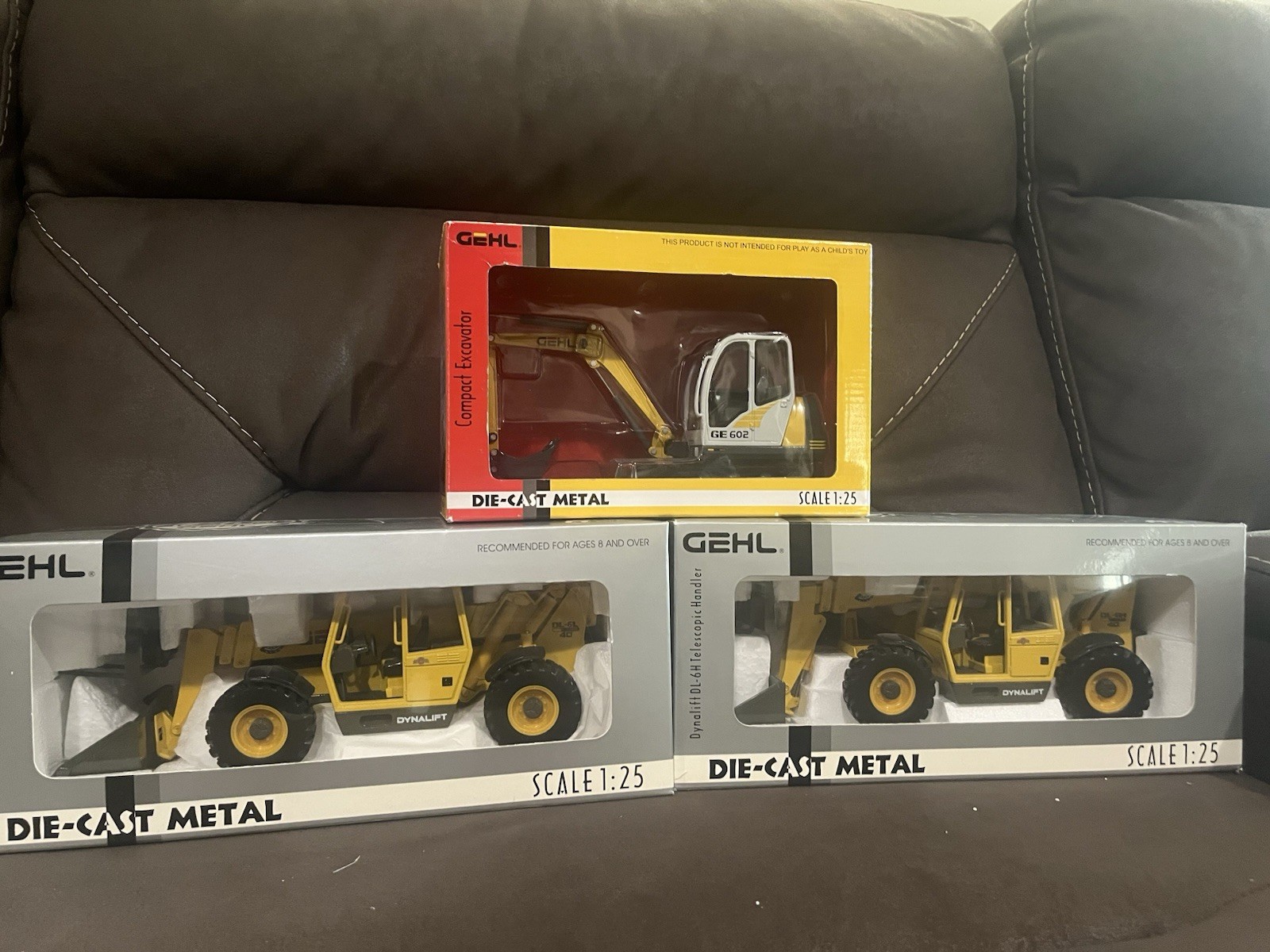 GEHL Dynalift DL-6H Telescopic Handler & Compact Excavator 1:25 Diecast
