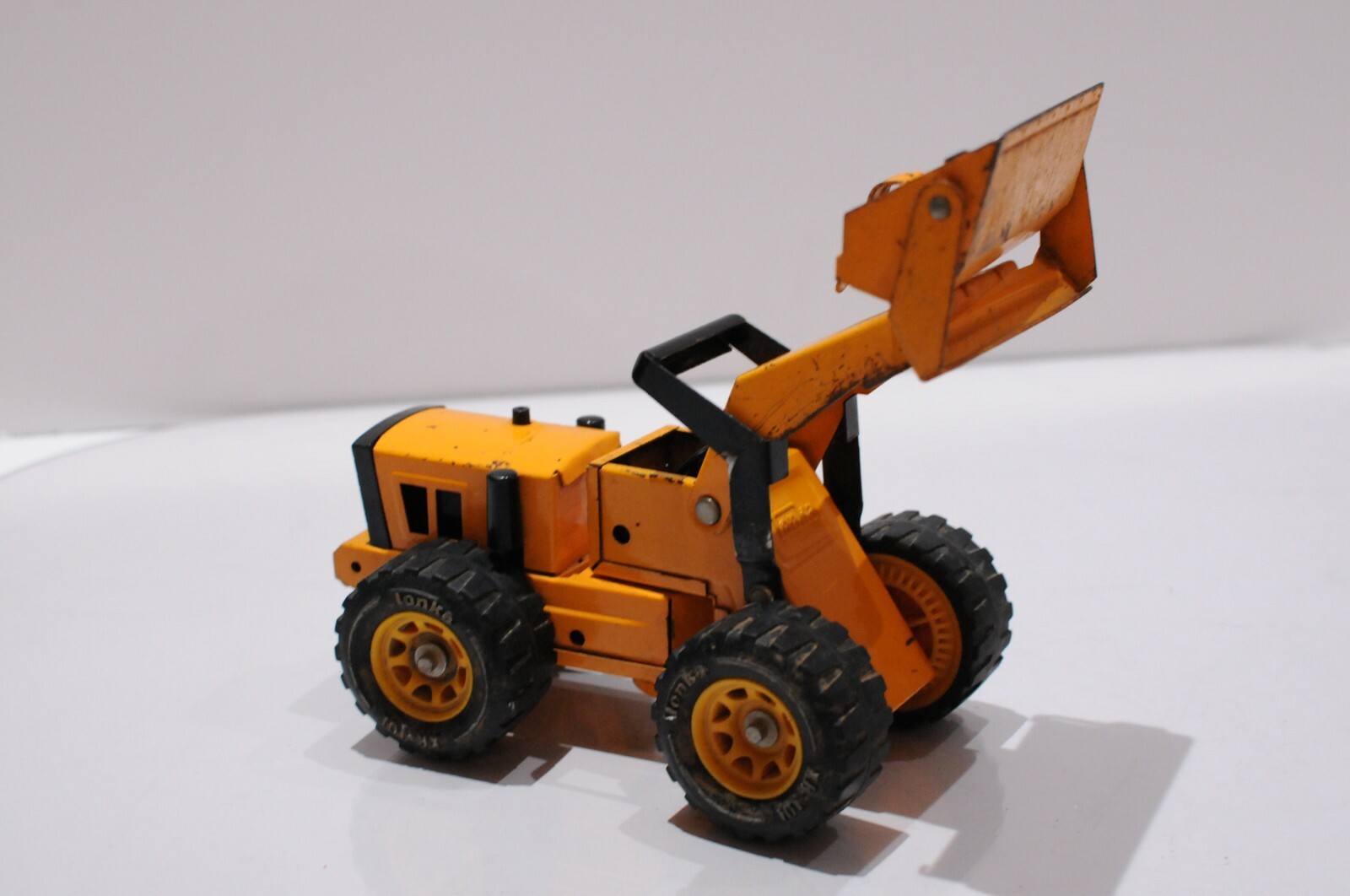 TONKA VINTAGE STEEL PRESSED BULLDOZER XT-101
