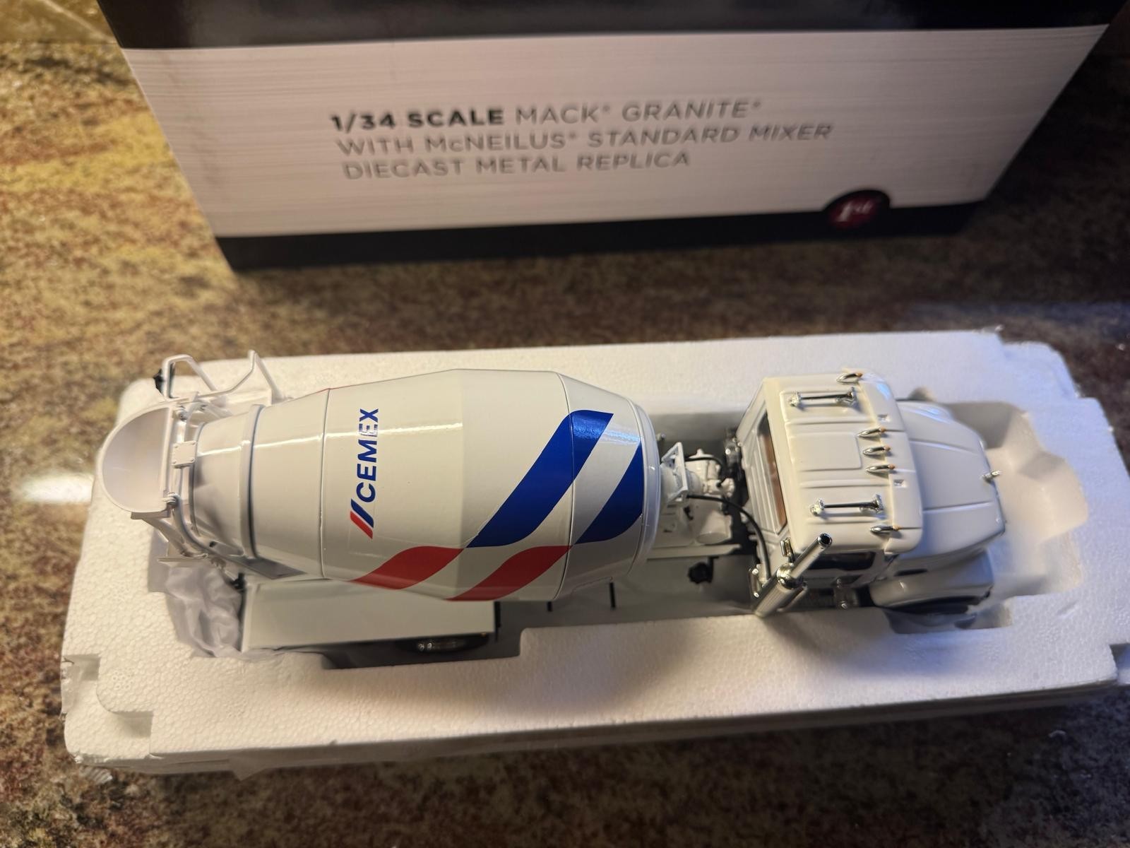 CEMEX NEW LOGO RARE – FIRST GEAR 1:34 MACK GRANITE MODEL CONCRETE MIXER TRUCK