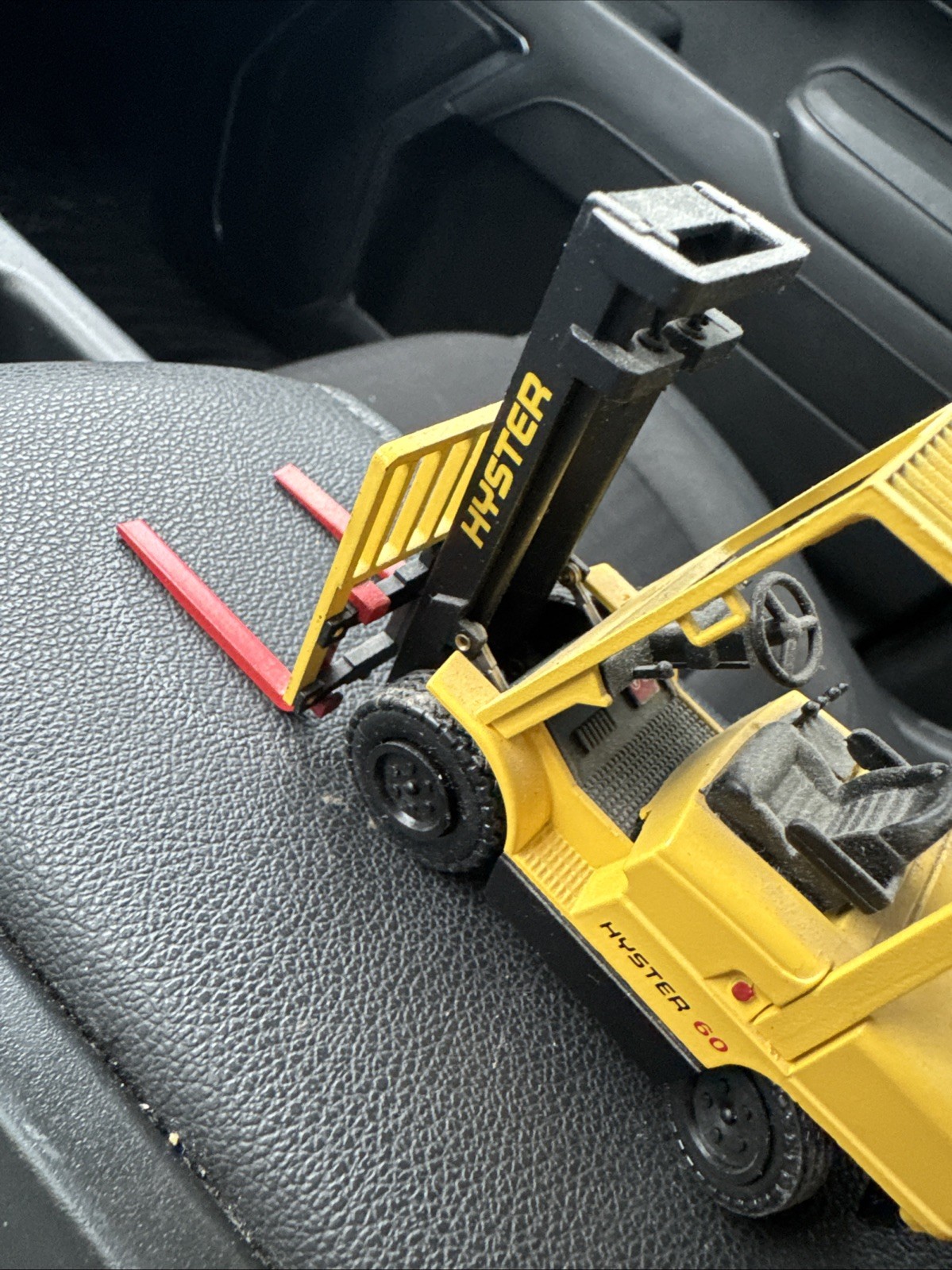 NZG no.382 Diecast Hyster 60 Forklift D1454