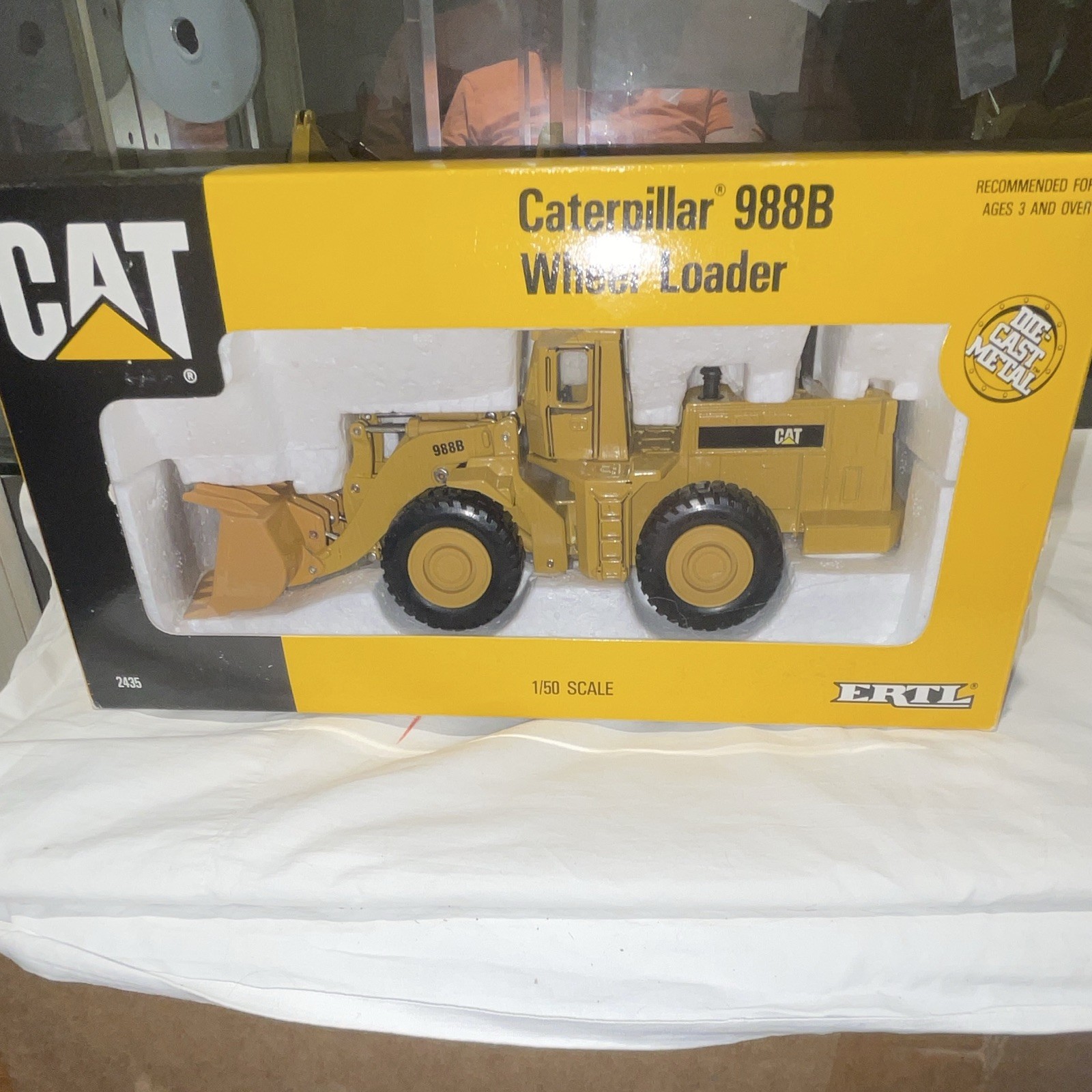 Ertl CAT Caterpillar 988B Wheel Loader Diecast Metal 1:50 Scale MPN 2435