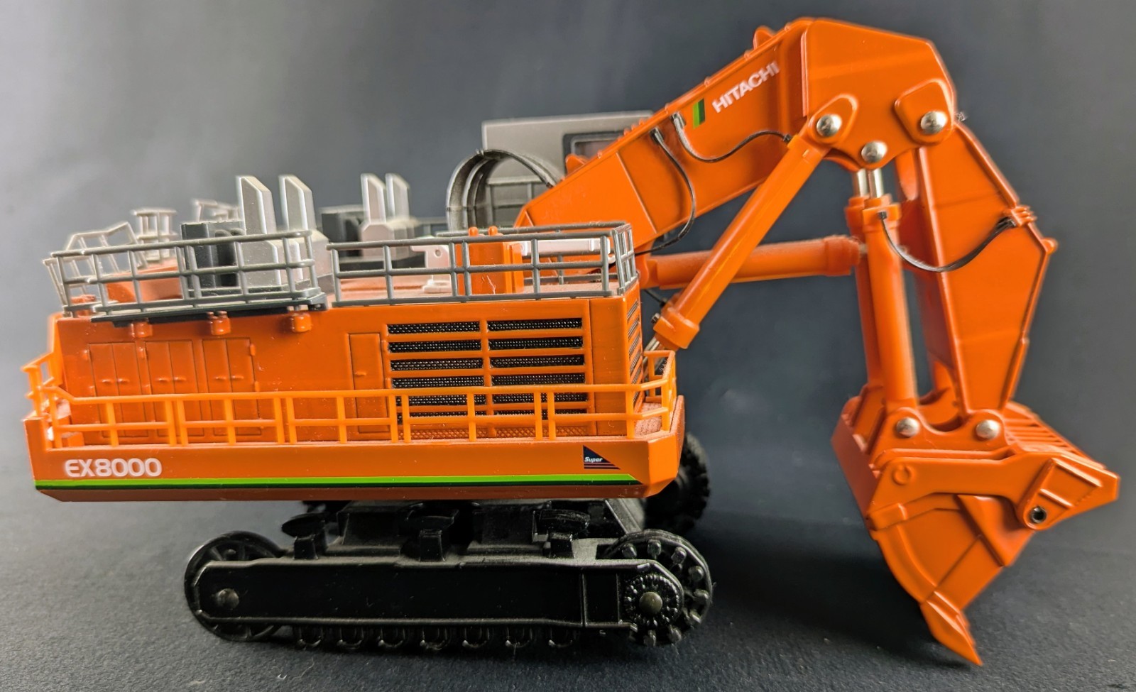 Hitachi Hydraulic Excavator EX8000-6 1:87 Scale CIB SEE DESC