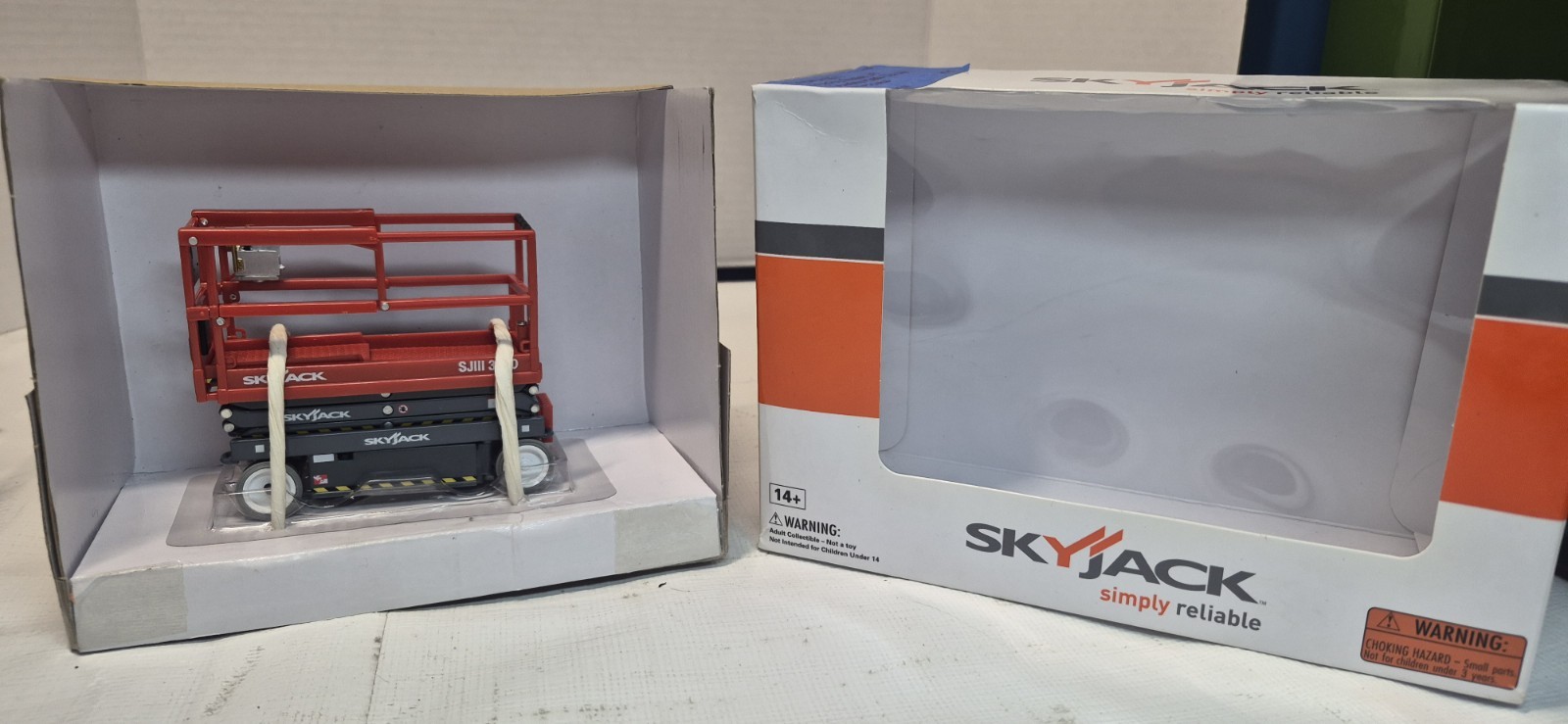 Norscot Skyjack SJIII 3220 Diecast Model Scissor Lift ELECTRIC SCISSOR LIFT 1/25