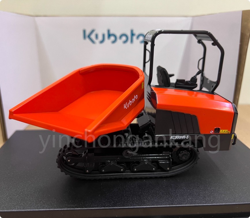 UNIVERSAL HOBBIES – Kubota KC300HR-5 Tracked transporter – UH8155 – 1/24