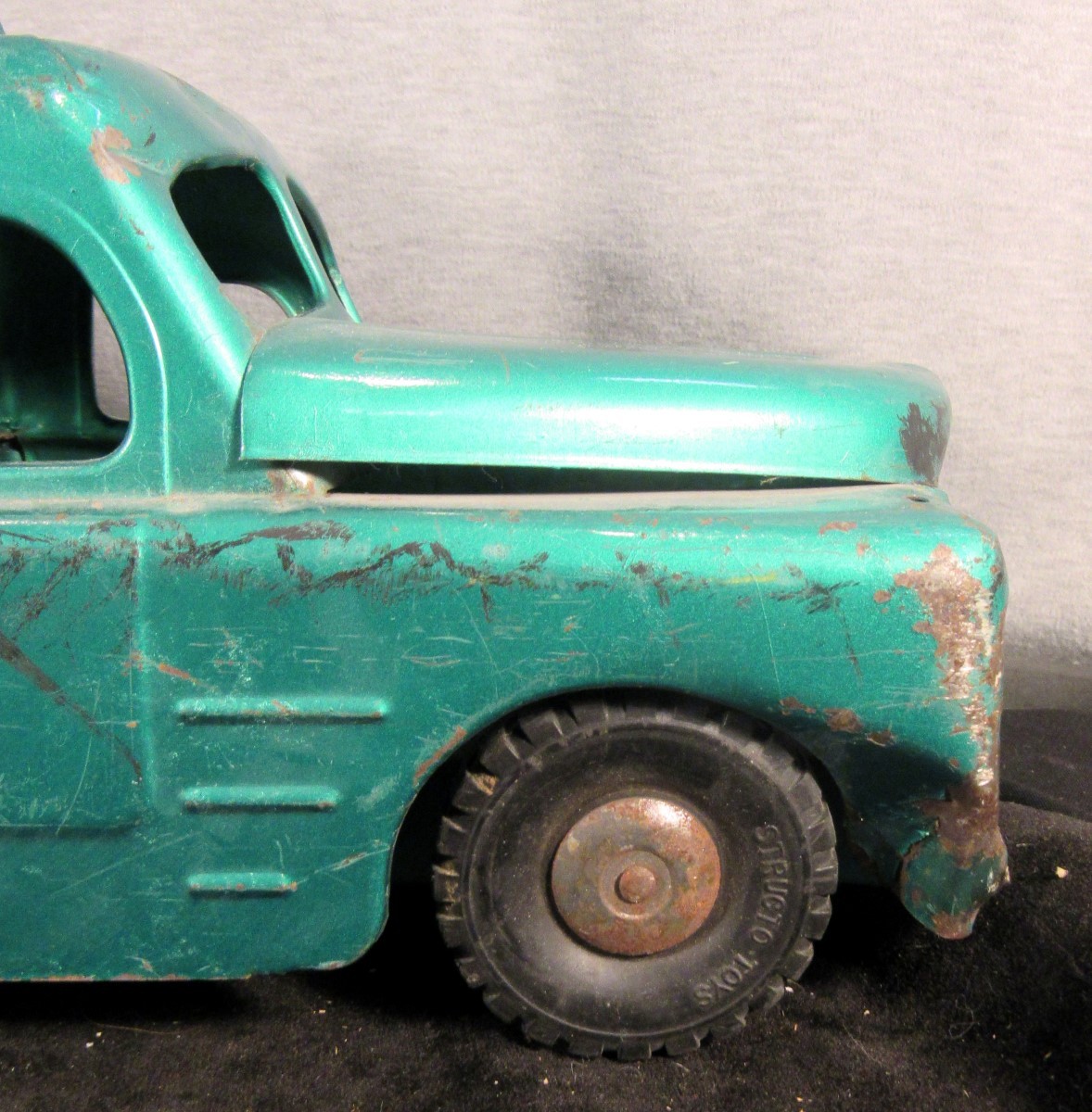 VINTAGE STRUCTO READY-MIX CONCRETE TOY TRUCK BLACK ORANGE GREEN PRESSED (84599)