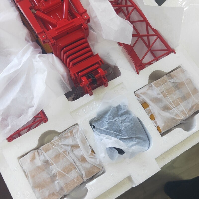 1: 50 SAC16000S All Ground Engineering Crane Alloy Collectible Models Toys Stock
