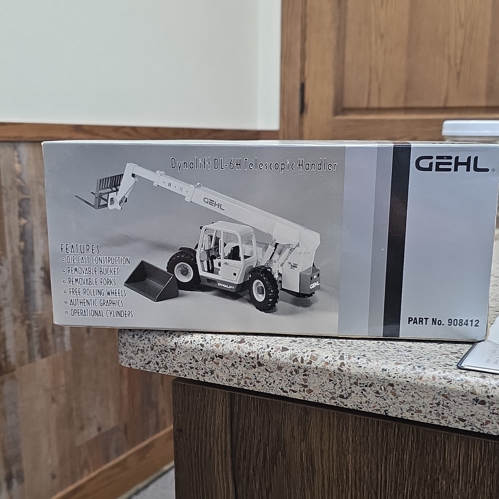 GEHL Dynalift DL-6H Telescopic Handler 1:25 Diecast, Bucket/Forks, 908412