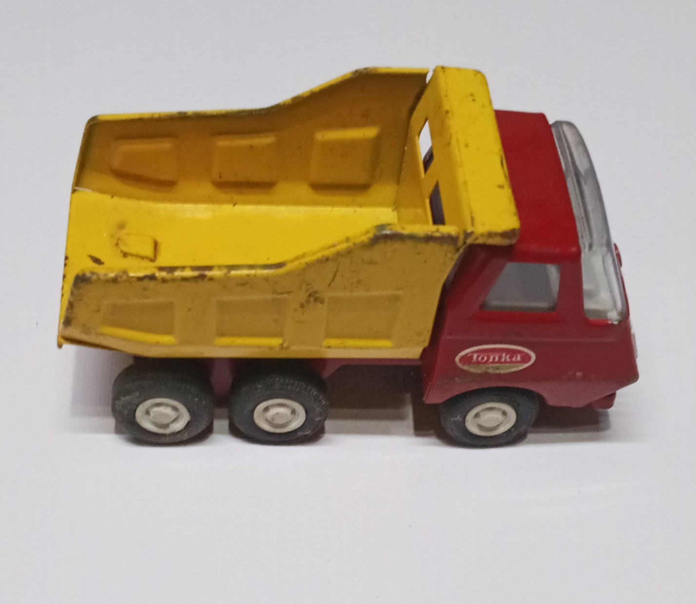 Tonka Vintage Diecast Dump Truck Red Cab Yellow Dump Bed Yellow/Red