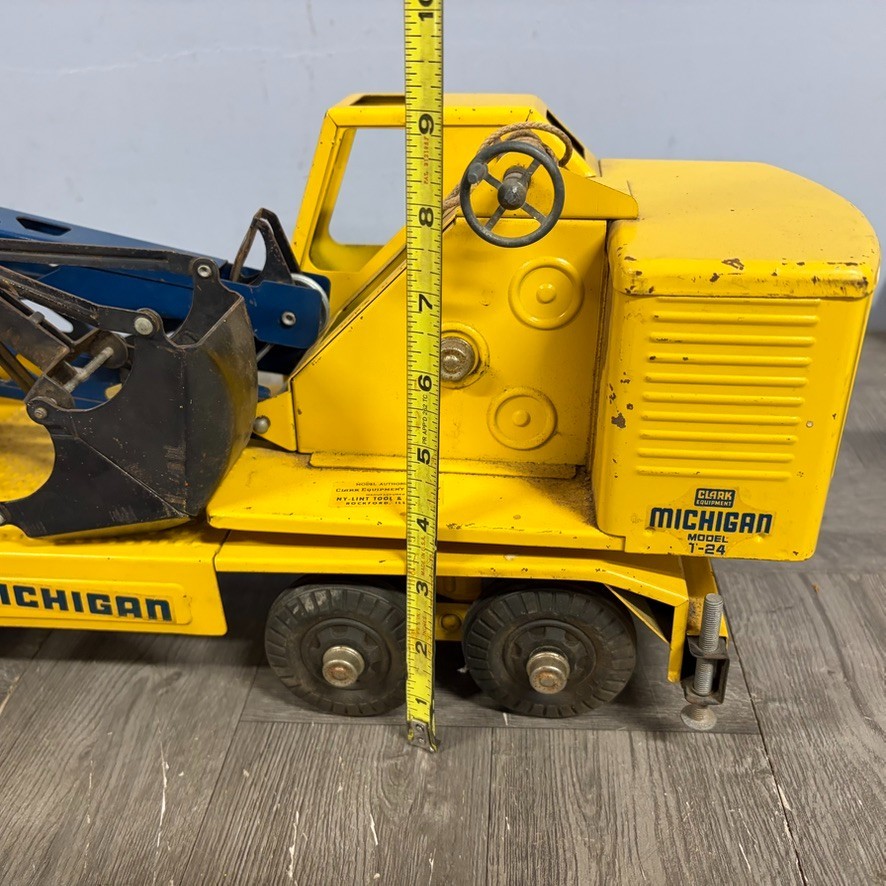 Nylint Clark Michigan T-24 Crane Truck Original Paint W/ Bucket 1 Panel of Box