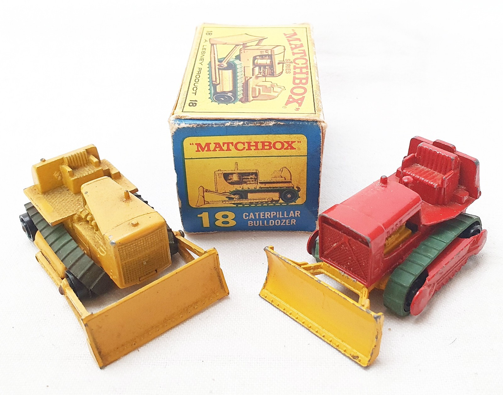Matchbox Lesney 1:64 CATERPILLAR D8 BULLDOZER & CASE TRACK TRACTOR #18 NMIB`64