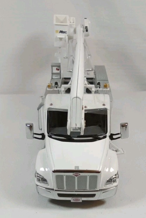 Diecast Masters 71105 Peterbilt 536 Aerial Service Truck & Altec AA55 1/32 MB