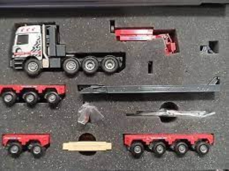 Conrad 40125-01 Mercedes-Benz Tractor w/Nooteboom Module Trailer 1/50 Diecast MB