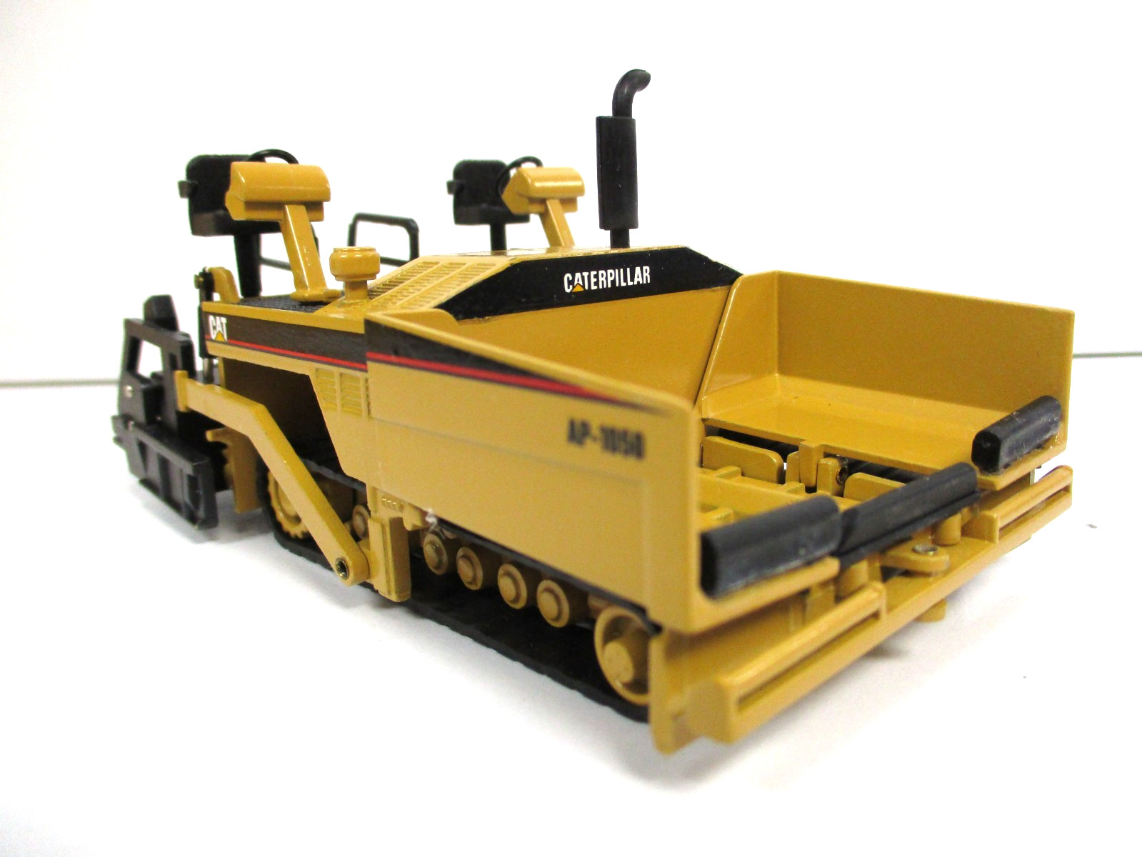 NZG – CATERPILLAR CAT AP-1050 ASPHALT PAVER – 1/50 DIECAST