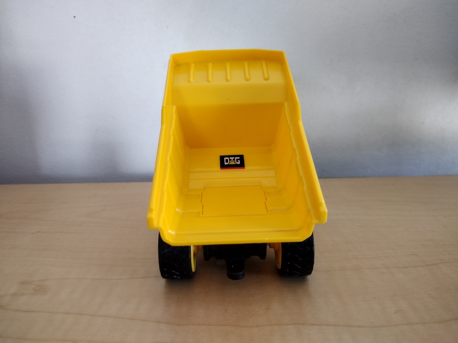 Maxx Action Construction Dump Truck Vehicle Lights and Sounds 5″
