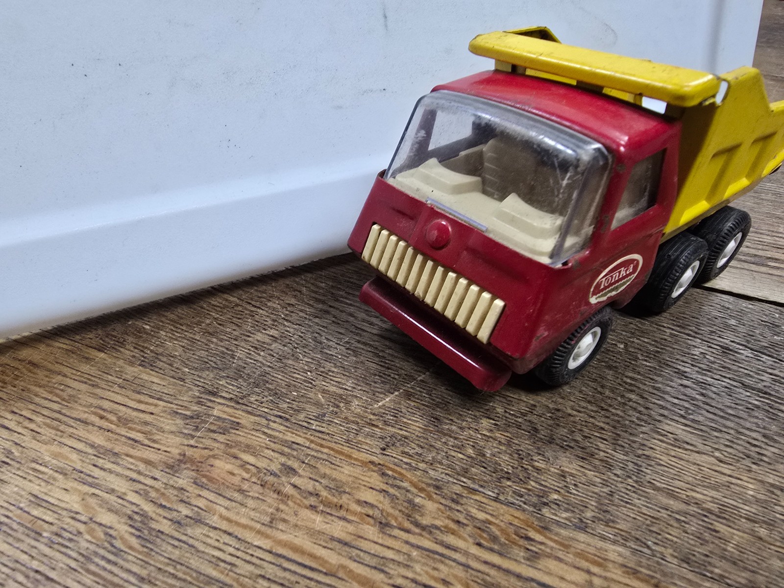 🚗 TONKA Vintage 5″ Small Size Dump Truck 70’s Red & Yellow