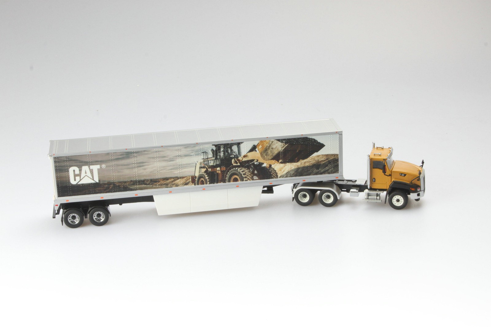 DM1:50 Caterpillar CT660 tractor Caterpillar container truck model 85666