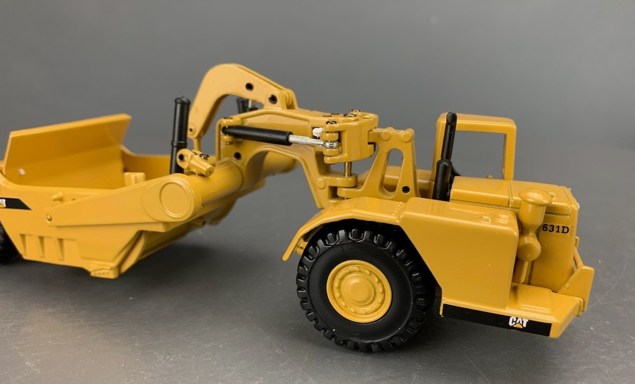 JOAL Diecast 1:70 CAT 631D Compact Wheel Tractor Scraper DC1702